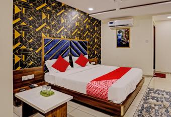 OYO Flagship 81482 Hotel RR allows 18 year olds to book a room