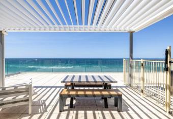 Holiday with Joy has rooms with a private hot tub