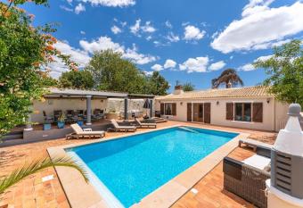 Entire Pool House at the Quinta has Balcony rooms