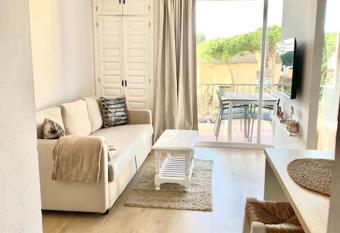 Precioso estudio a 300m de la playa has Balcony rooms