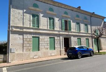 The Little Robin has Balcony rooms