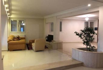 etage de villa tres chic a jardin d el menzah 2 has rooms with a private hot tub