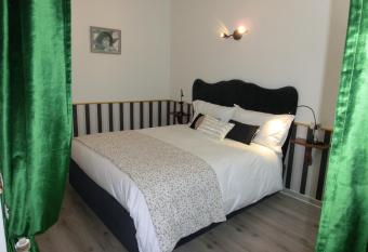 Love and More House has Balcony rooms