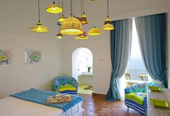 Casa Marta Capri has Balcony rooms