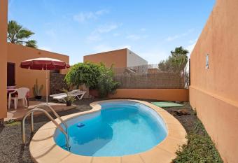 La Palmera de la Oliva has Balcony rooms