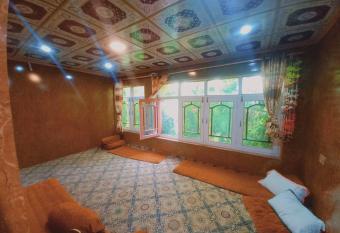 Masherbrum House has Balcony rooms