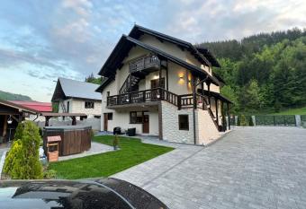 Casa Cernat has Balcony rooms