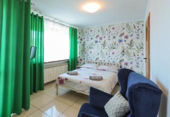 Apartamenty Cz  stochowa allows 18 year olds to book a room