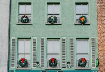 Bru Bar & Hostel allows 18 year olds to book a room