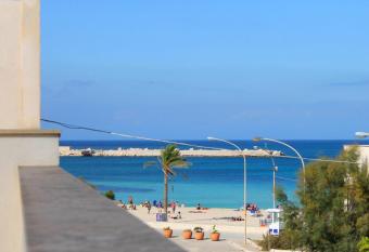 Araba Fenice Hotel allows 18 year olds to book a room