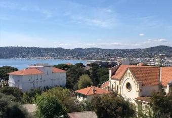 Amazing Sea view allows 18 year olds to book a room