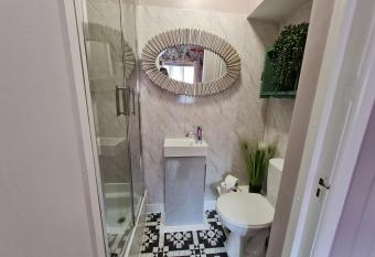 Lemur Lodge allows 18 year olds to book a room