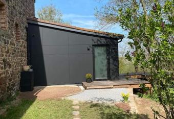 G  te : Le Petit Appentis allows 18 year olds to book a room