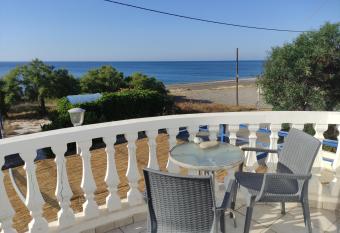 Loukas Beach Rooms has Balcony rooms