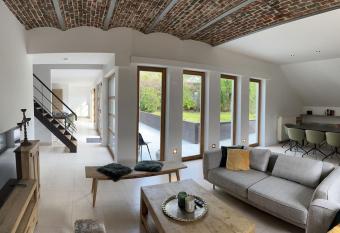 House Botanique has Balcony rooms