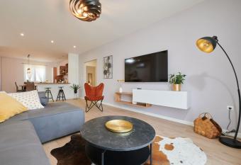 Apartman Babalui has rooms with a private hot tub