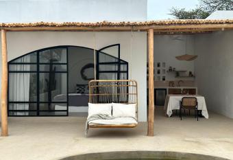 Las Guapas Villas Tamarindo has Balcony rooms