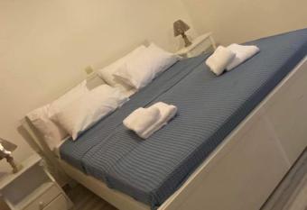 Paleopolis Rooms has Balcony rooms