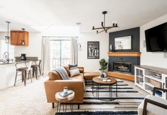 Light Rail Nearby - Sleeps 2 - DTC Boston Commons has Balcony rooms