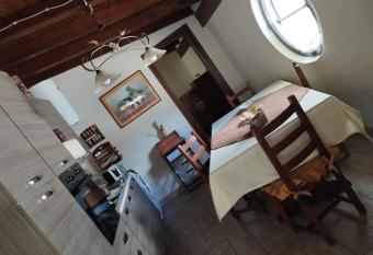 Casa vacanza Paolo e Giorgia allows 18 year olds to book a room