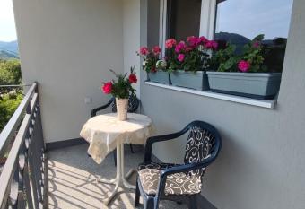 Apartman Mir has Balcony rooms