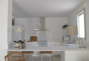 La Llisa has Balcony rooms