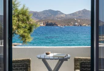 ILIAS SEA VIEW has Balcony rooms