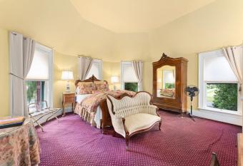 The Gables Wine Country Inn has Balcony rooms