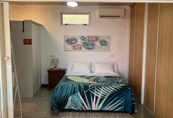 DAMYR PLACE has Balcony rooms