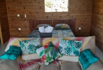 LES HAUTS DE L ANSE has Balcony rooms