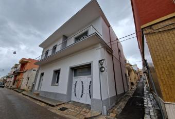 MILANO 1 has Balcony rooms