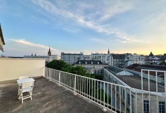 T2 Vue sur la ville - DABNB has Balcony rooms