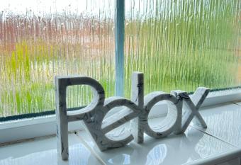 Jota   s Apartment has rooms with a private hot tub