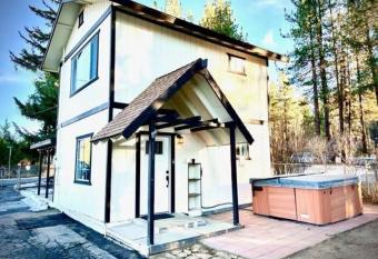 Lakeview Cabin - Perfect for those looking to experience a modern yet super cozy cabin has rooms with a private hot tub