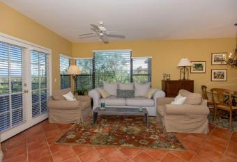 (null) has rooms with a private hot tub