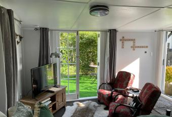 Orange Tree Cottage - garden hideaway allows 18 year olds to book a room