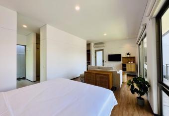 Bungalow Homes has rooms with a private hot tub