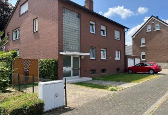 Apartment 1868 allows 18 year olds to book a room