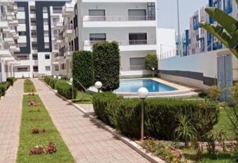 Bouznika has rooms with a private hot tub