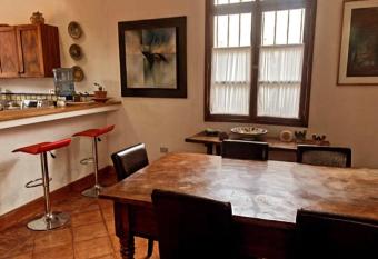 Habitaci  n en linda casa muy tranquila allows 18 year olds to book a room