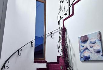 Le Patrick has Balcony rooms