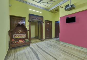 OYO Flagship 81460 Maa Residency allows 18 year olds to book a room