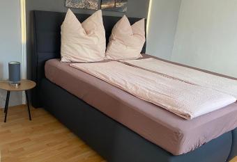 Ferienwohnung Susan-Nur 10 Fahrminuten von Playmobil allows 18 year olds to book a room