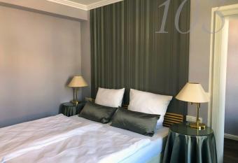 Rein Klassik Hotel allows 18 year olds to book a room