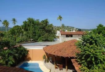 Alberca con jacuzzi caba  a y departamentos c  modos has Balcony rooms