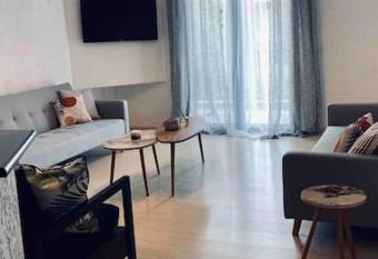 Amazing family house! 150m from the beach has Balcony rooms