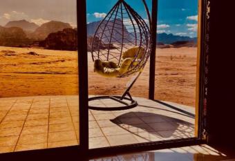 RUM ATANA lUXURY CAMP has rooms with a private hot tub