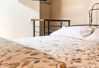 Casa vacanze    A Catina    allows 18 year olds to book a room