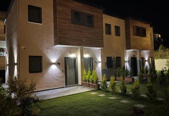 KARAASLAN GROUP TAT  L EVLER   has Balcony rooms