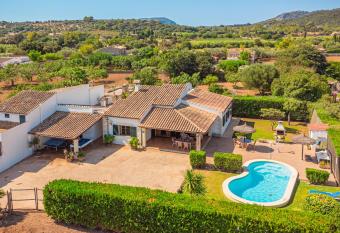 Villa tranquila en pollensa has Balcony rooms